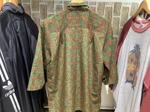 シャツの総柄シャツ