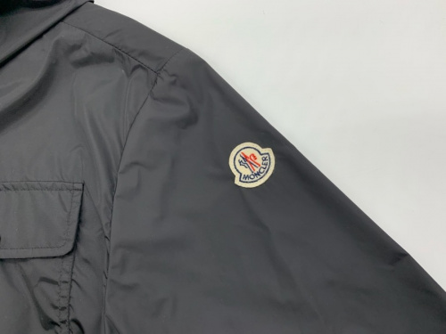 マウンテンライトジャケットのMONCLER