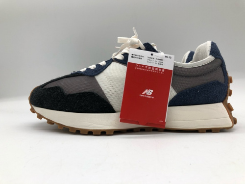 スニーカーのNEW BALANCE