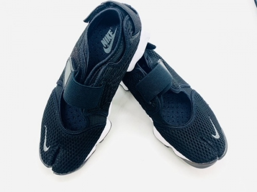 スニーカーのNIKE