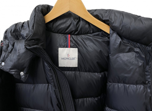 ダウンジャケットのMONCLER