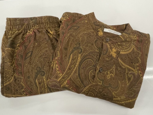 トップスのセットアップ