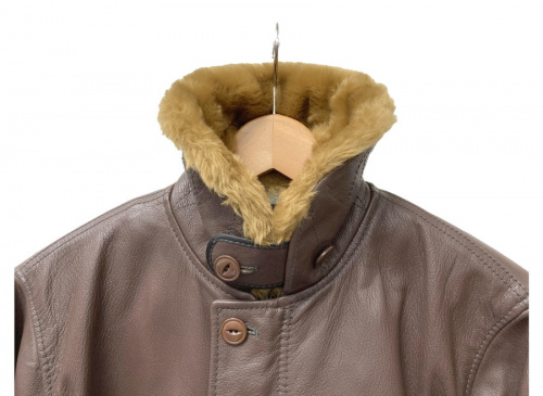 アウターのレザージャケット