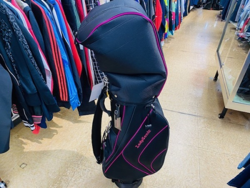 スポーツ用品のゴルフ