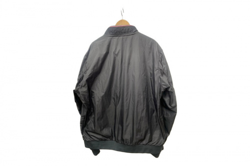 ジャケットのMONCLER