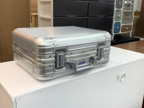 ブランドのRIMOWA