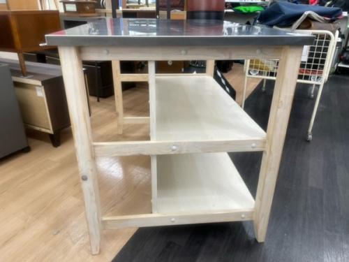 シナモ120のワークテーブル