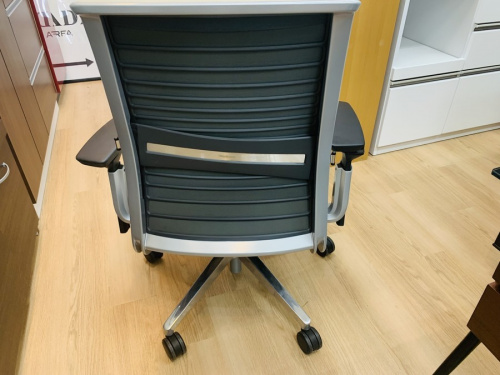 ワークチェアのsteelcase