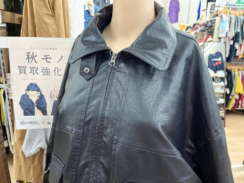 トップスのブルゾン