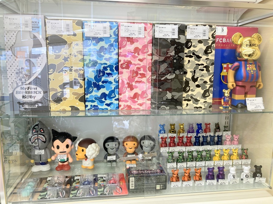 進撃の巨人 ケース内 フィギュア まとめ売り 大人気アニメ『進撃の巨人』より巨人のソフビフィギュアが買取