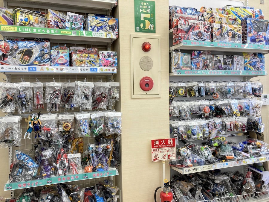 進撃の巨人 ケース内 フィギュア まとめ売り 大人気アニメ『進撃の巨人』より巨人のソフビフィギュアが買取