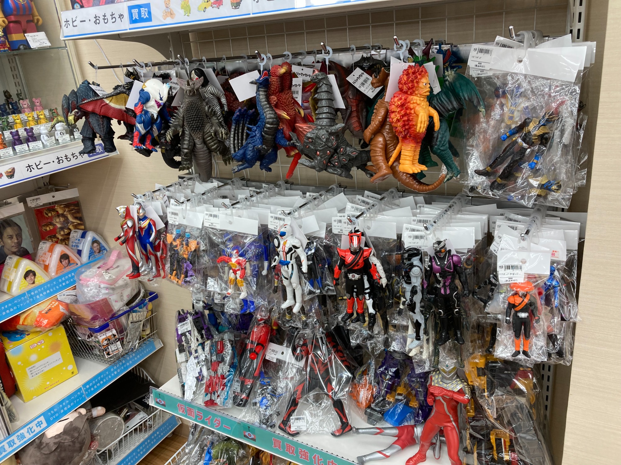 ウルトラマン ソフビ まとめ売り37体 - メルカリ