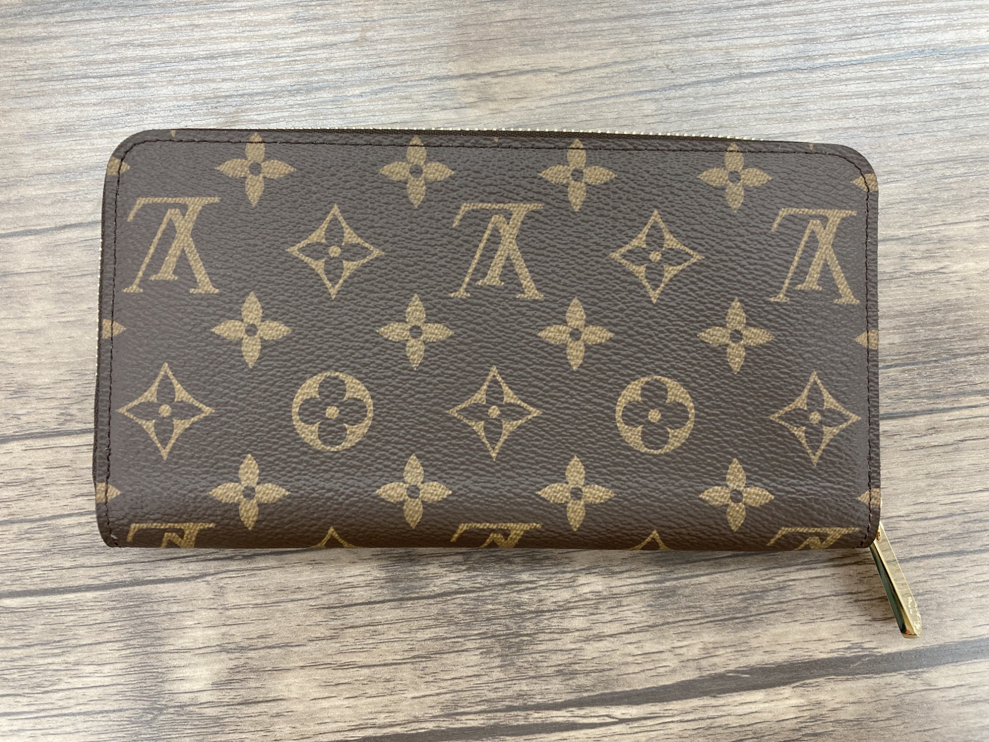 【極上美品】ルイヴィトン モノグラムジッピーウォレット コクリコ 長財布 超美品！！LOUIS VUITTON(ルイ・ヴィトン)よりモノグラムの長