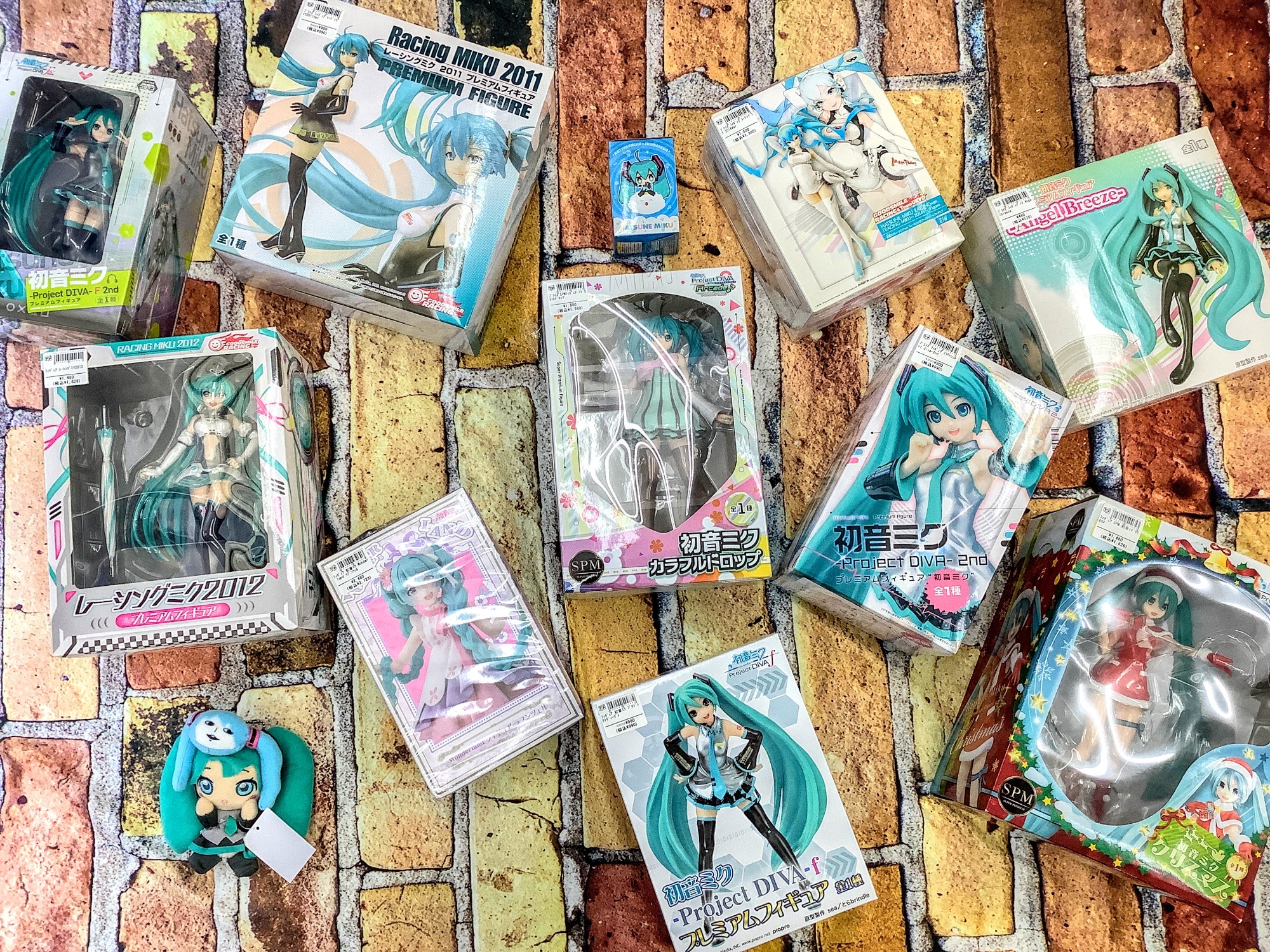 初音ミクのフィギュアが大量買取入荷いたしました！｜2022年12月24日