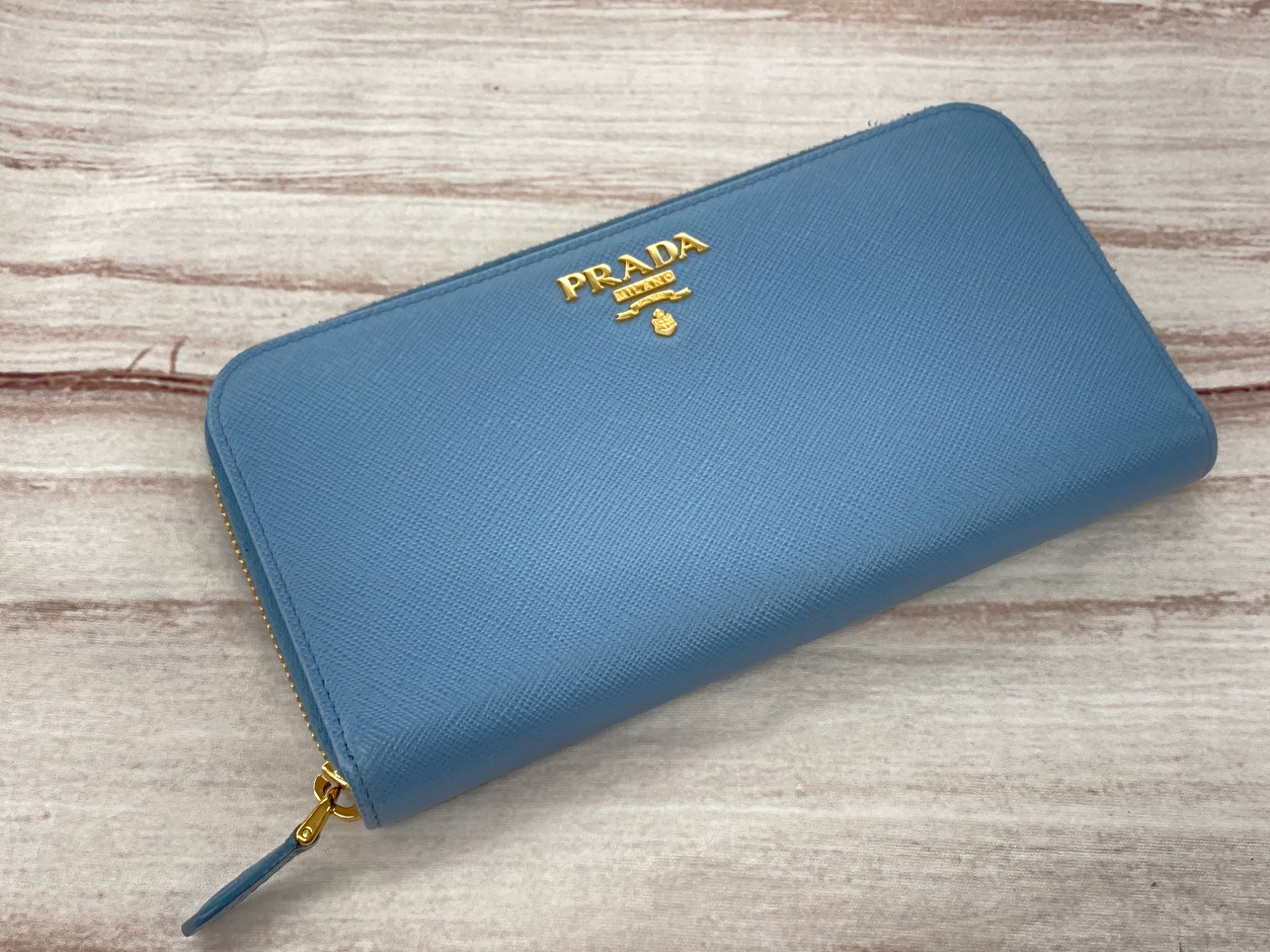 【鑑定済】PRADA(プラダ) サファーノ ラウンド長財布   リサイクルショップ宮崎屋住吉店 24.12.23F PRADA(プラダ)よりサフィアーノのラウンドファスナー長財布が買取入荷