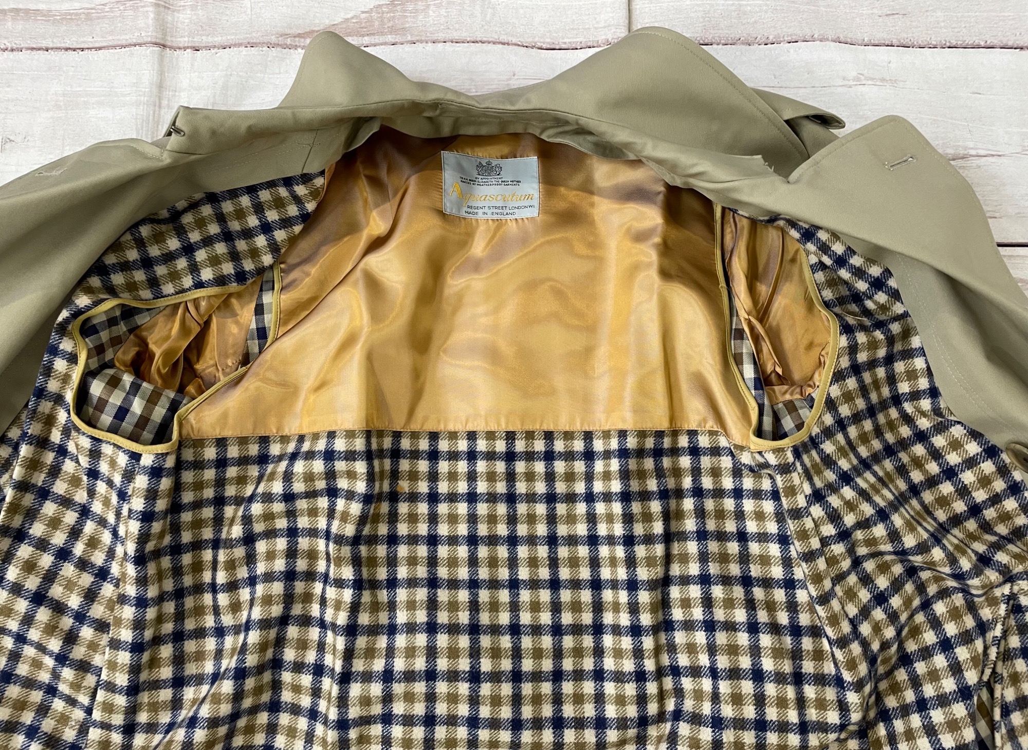 Aquascutum(アクアスキュータム)よりライナー付きトレンチコート