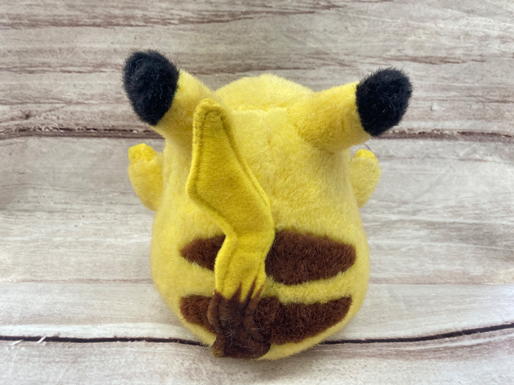 TOMY(トミー)より初期型のにっこりピカチュウのぬいぐるみを買取入荷