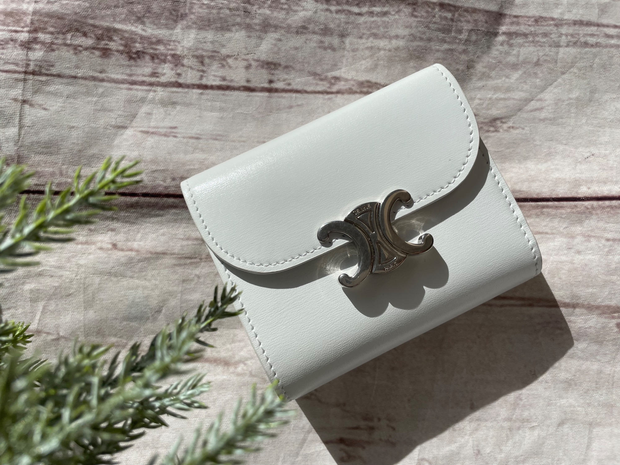 CELINE(セリーヌ)より三つ折り財布【トリオンフ】を買取入荷いたしまし CELINE(セリーヌ)より三つ折り財布【トリオンフ】を買取入荷いたしまし