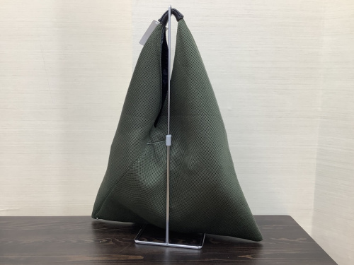 カジュアルバッグのメッシュトライアングルトート