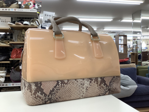 バッグのFURLA
