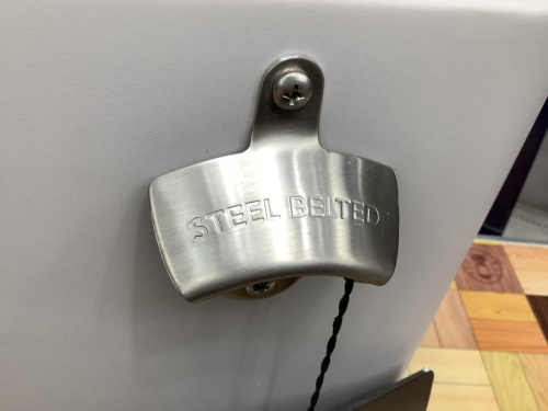 Colemanのスチールベルトクーラー
