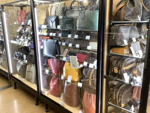 財布のPRADA