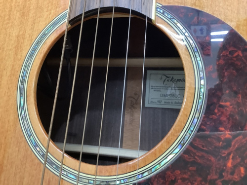 エレアコギターのTakamine