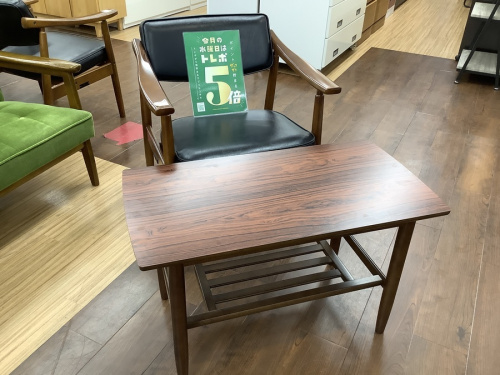 生活家具のテーブル