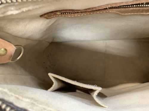 ショルダーバッグのLOUIS VUITTON