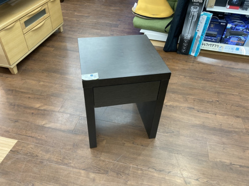 生活家具のテーブル