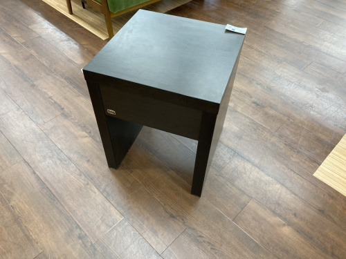 テーブルのナイトテーブル