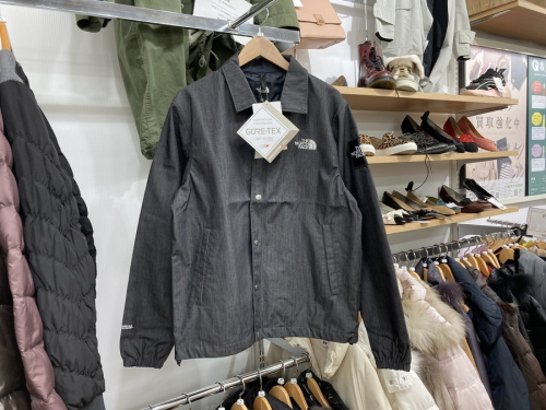 トップスのジャケット