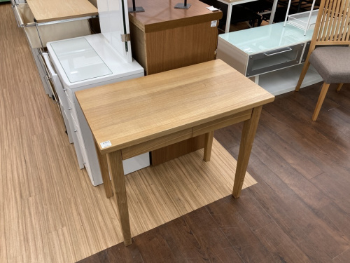 生活家具のデスク