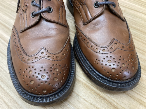 ウィングチップブーツのTRICKER'S