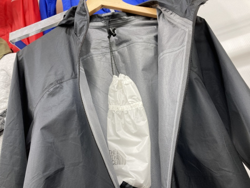 ストライクトレイルフーディのTHE NORTH FACE