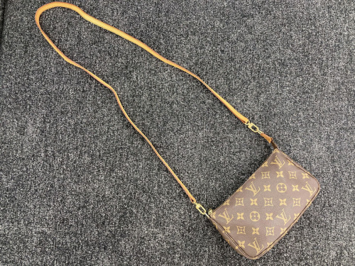 LOUIS VUITTONの名古屋鳴海