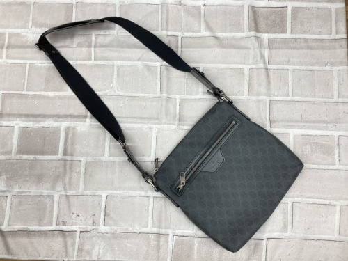 GGスプリームのメッセンジャーバッグ