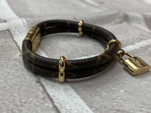 LOUIS VUITTONの名古屋鳴海