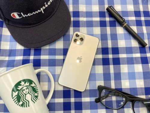 モバイル機器のスマートフォン