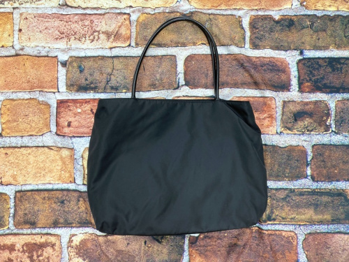 ナイロントートバッグのPRADA