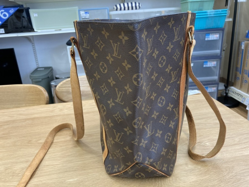 サックショッピングのLOUIS VUITTON