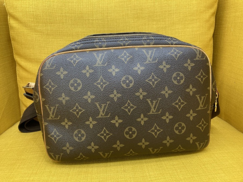 リポーターPMのLOUIS VUITTON