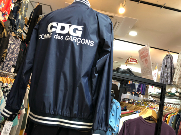 トレファクONLINE出品中！CDGのナイロンスタジャンのご紹介です