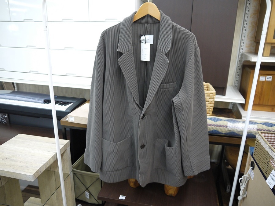 steinのoversized gradation pleats jacketが入荷しました
