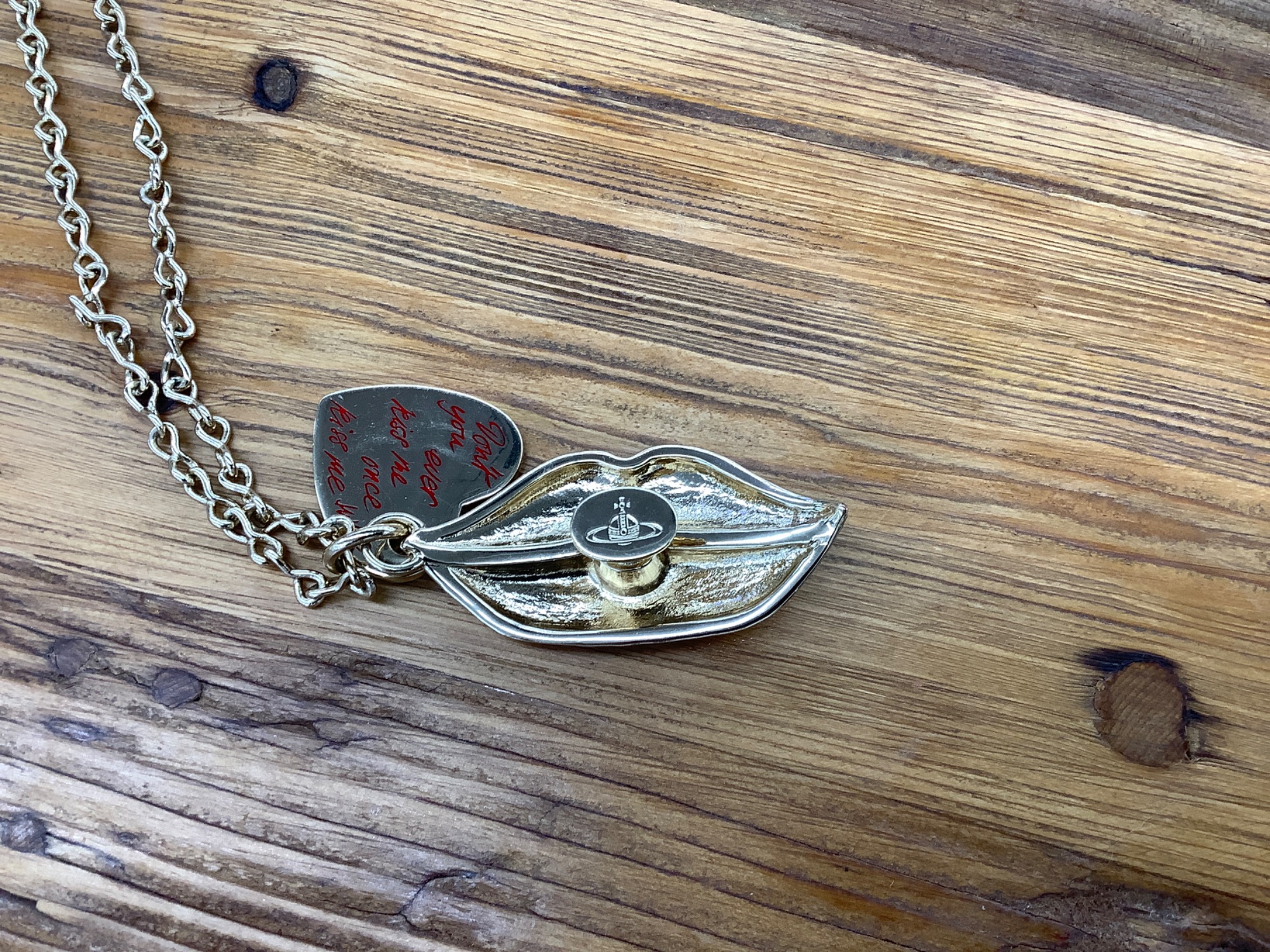 Vivienne Westwood（ヴィヴィアンウェストウッド）バレンタイン限定