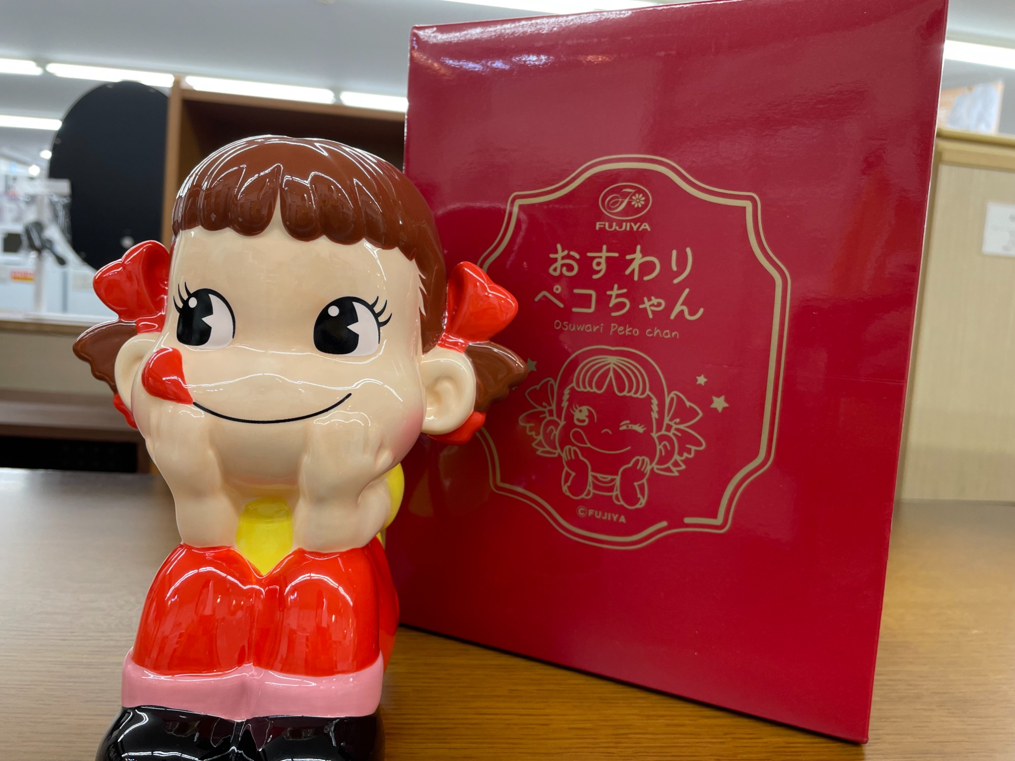 FUJIYA/不二家】陶器フィギュア おすわりペコちゃんが入荷しま