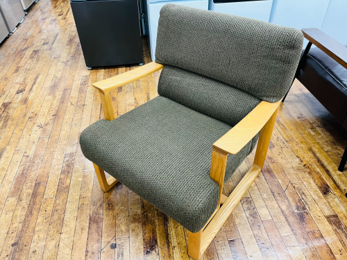 Karimoku(カリモク)】温かみのあるデザインの一人掛けソファーが入荷 Karimoku(カリモク)】温かみのあるデザインの一人掛けソファーが入荷