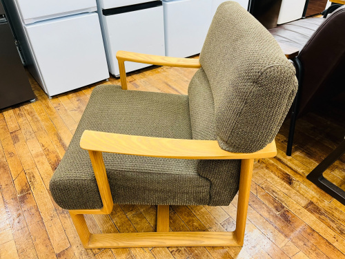 Karimoku（カリモク）】温かみのあるデザインの一人掛けソファーが入荷