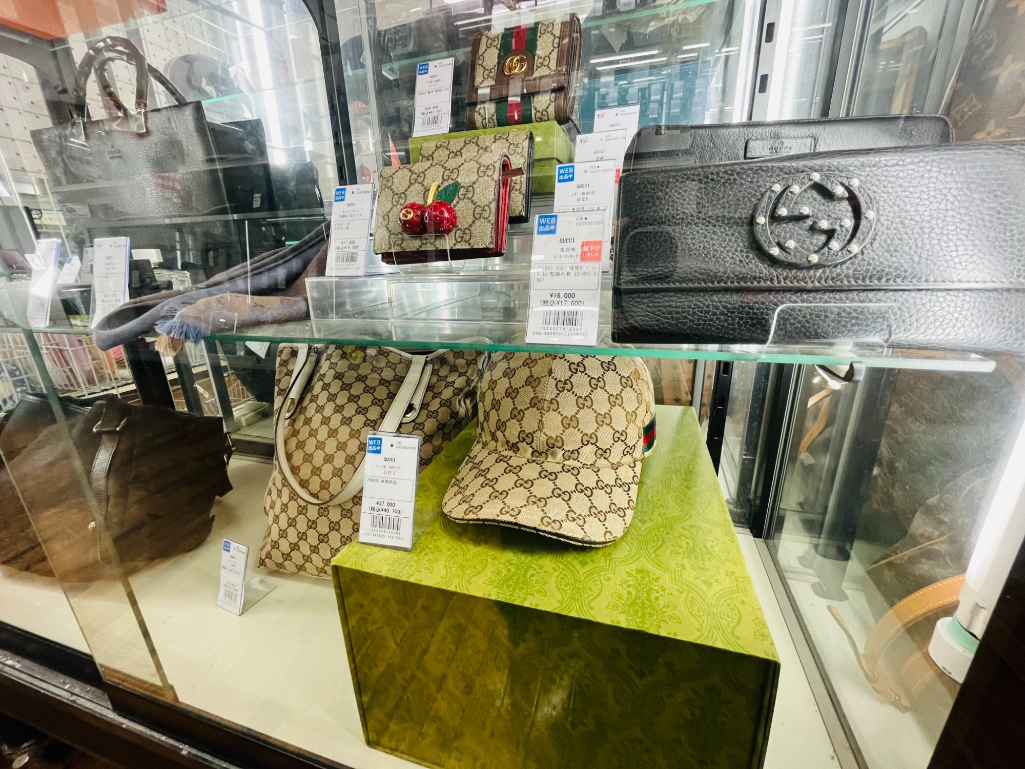 【正規店レシート・箱付美品】LOEWEゴールドアナグラム L03430DW001480_fw_thumbM.jpg
