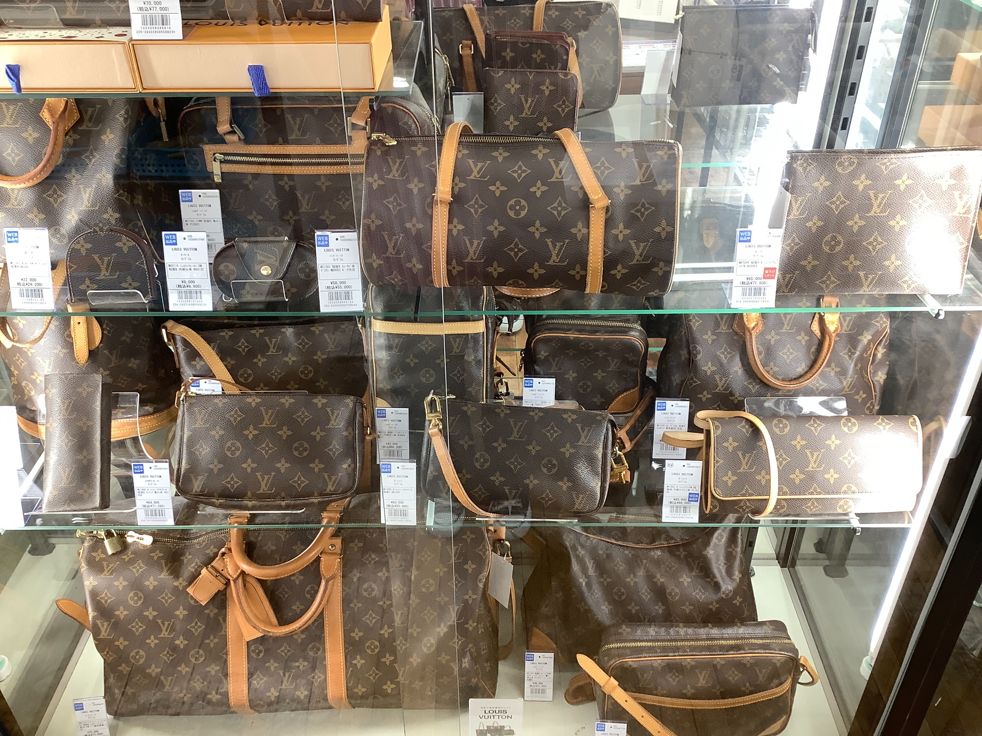 ブランドバッグ入荷!】LOEWE(ロエベ)の2WAYボストンバッグをご ブランドバッグ入荷!】LOEWE(ロエベ)の2WAYボストンバッグをご